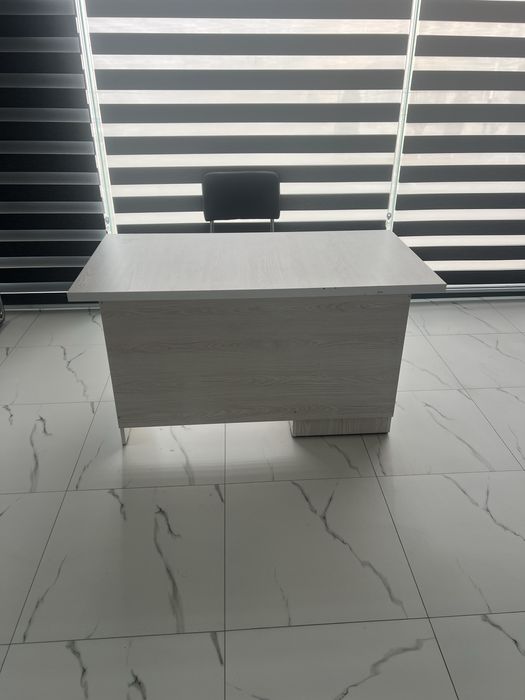 Stol (Parta) ofisnoy