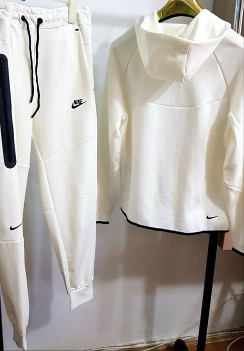Compleu Nike Tech Fleece Alb(marimi: S, M, L, XL, XXL)