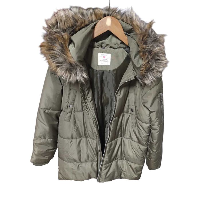 Geacă Groasă de Iarnă Puffer Primark cu Glugă și Blăniță, Verde Oliv – Mărimea 152 (11-12 Ani) | Second Hand Premium 59,00Lei