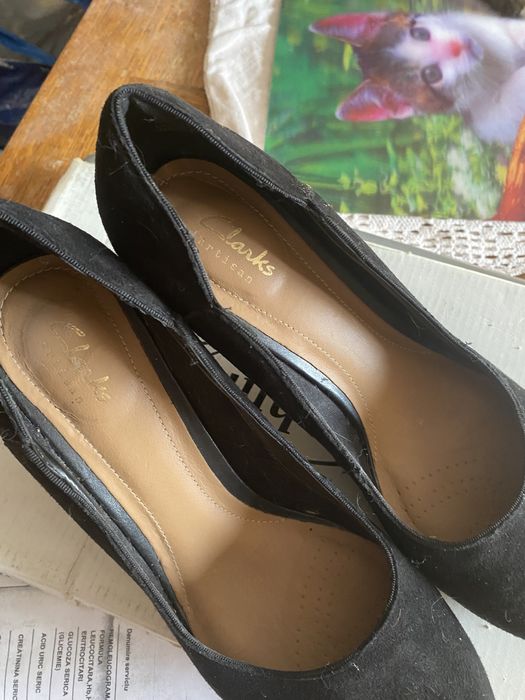 Pantofi clarks 39 negri piele natirala intoarsa