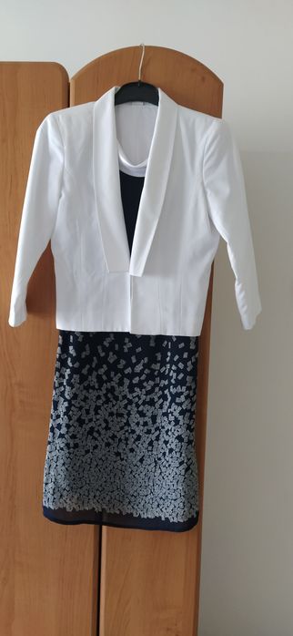 Vand rochii de ocazie