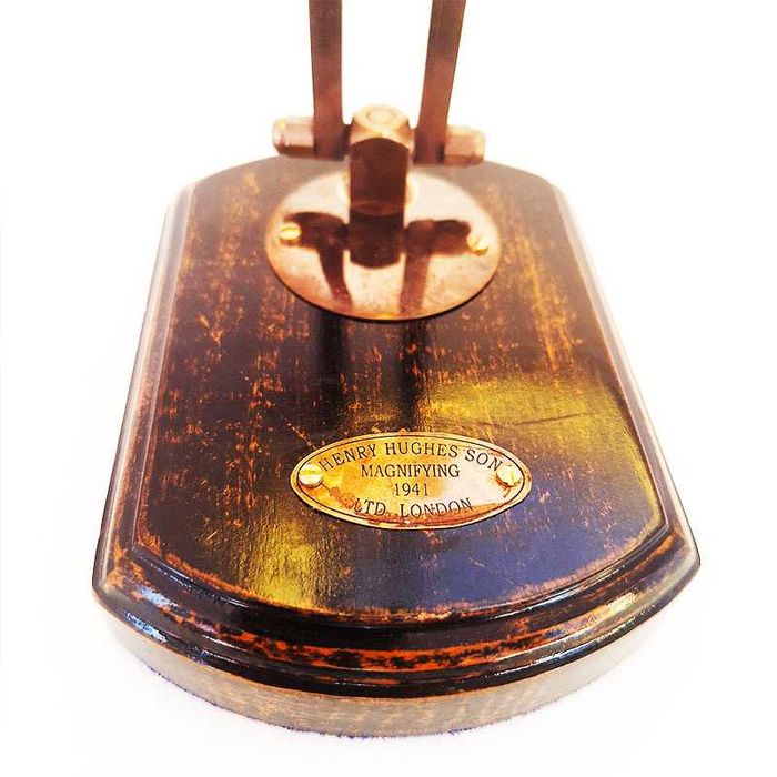 Бронзова лупа настолна с ретро дизайн.