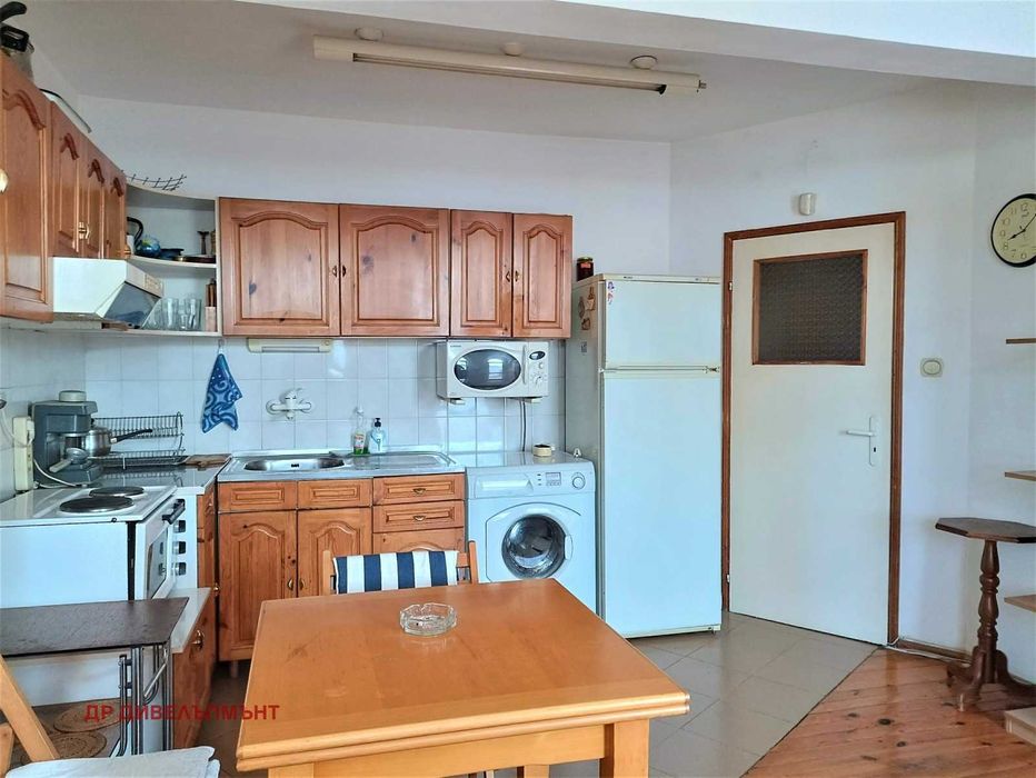 Дава се под наем Двустаен апартамент в Бургас, Лазур - 65 кв.м за 333 € - Снимка #2