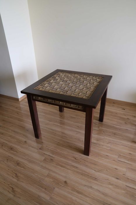 2 модела трапезни маси от ратан и масив.