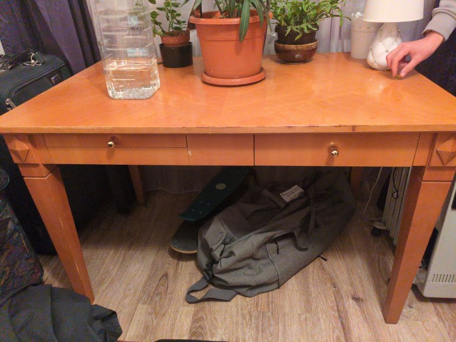 Birou de lemn cu incrustații