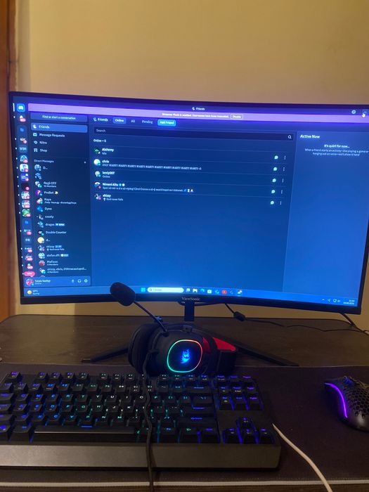 Vând set up gaming plus monitor curbat de 280Hx