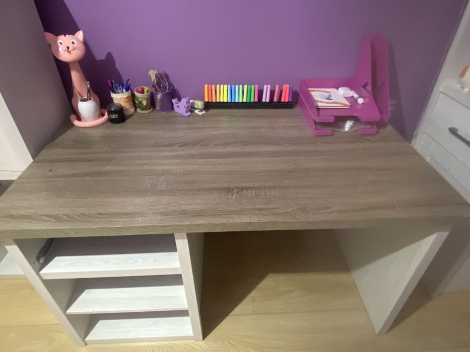 Голямо масивно бюро