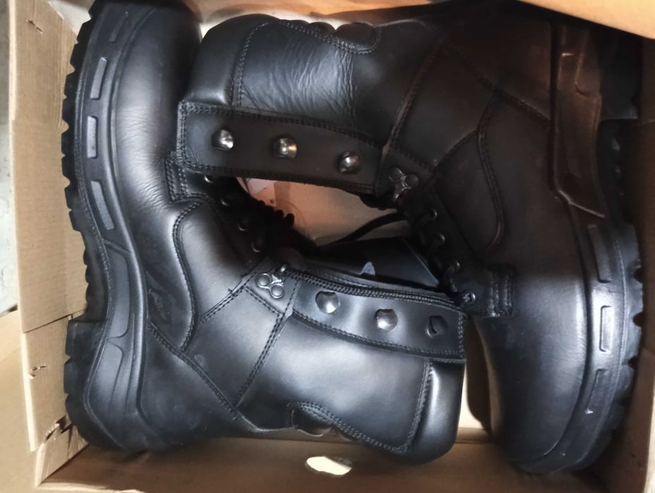 Чисто нови полицейски зимни и летни кубинки