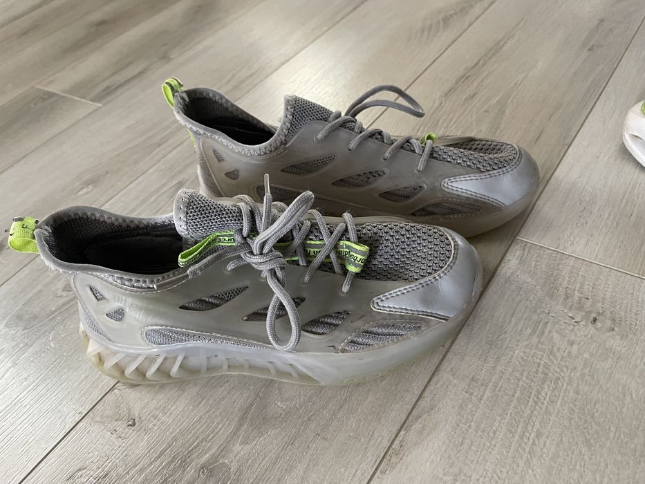 Детская обувь кроссовки сандали туфли