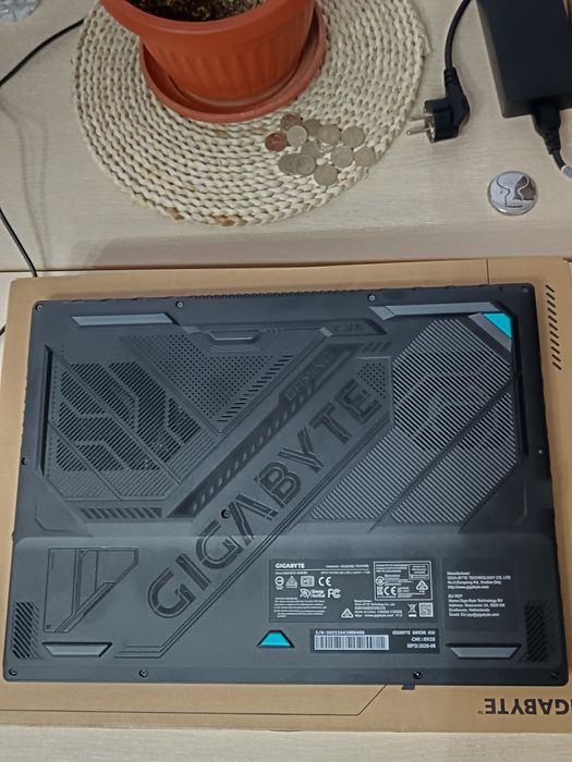 GAMING LAPTOP GIGABYTE 16ram ddr5  1tb ssd Rtx 5060 8g gddr7