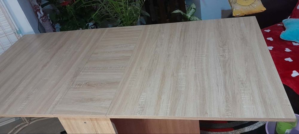 Masă rabatabilă și 4 scaune