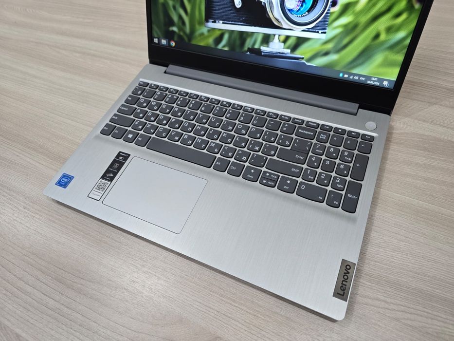 Ноутбук LENOVO 2022 года продам