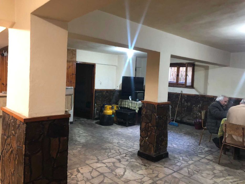 Продавам търговски обект в кв.Славянски Димитровград