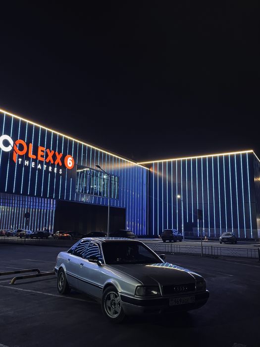 Машина ауди 80 б4