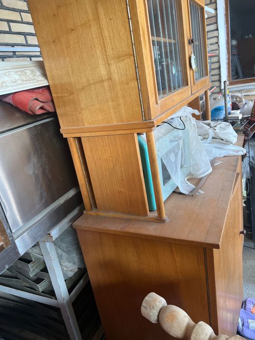 Срочно сервант сотилади