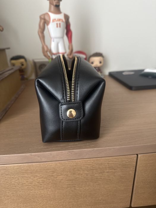 Две космитички moschino и diesel