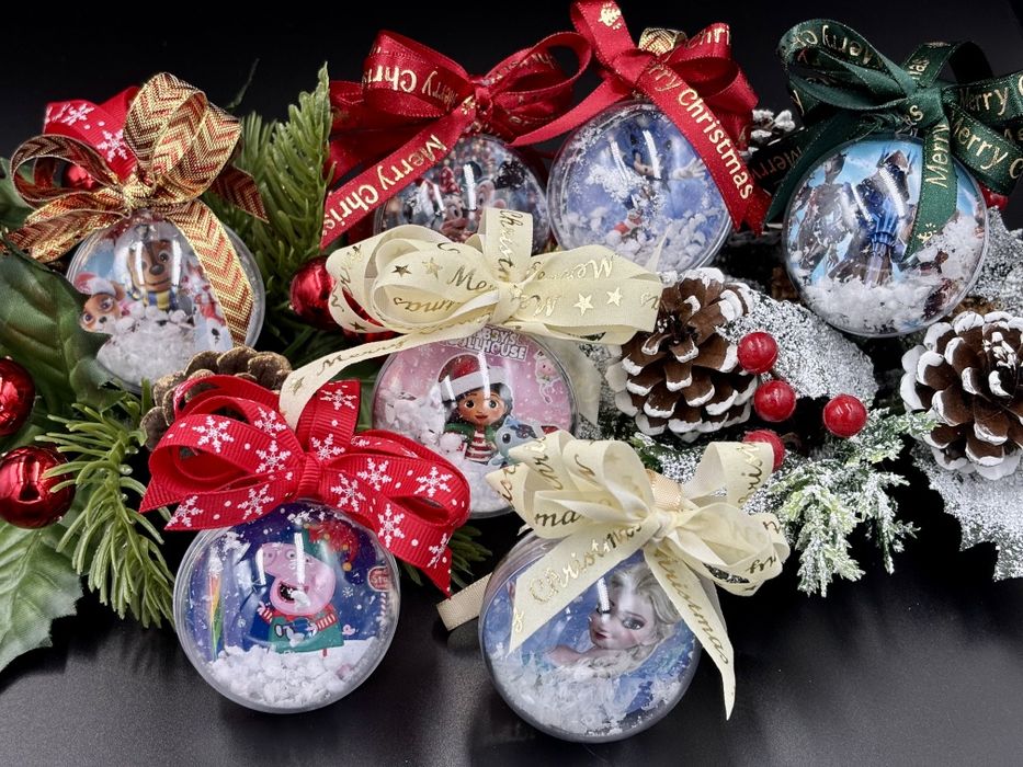 Коледни топки и чаши