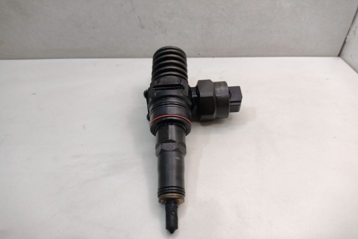 Injector J (litera mare) / Injector BTD 038130073 F J / 21703DE Volks
