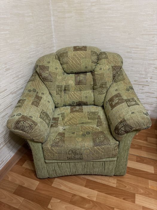 отдам диван раздвижной с креслом