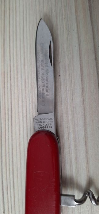 Briceag Opinel no. 8 si Victorinox