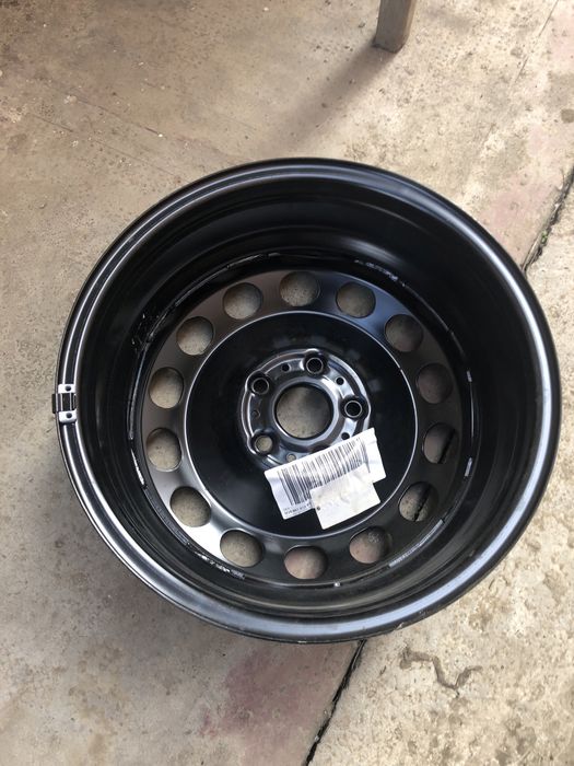 Vând jantă VW originală marimea 16 .
