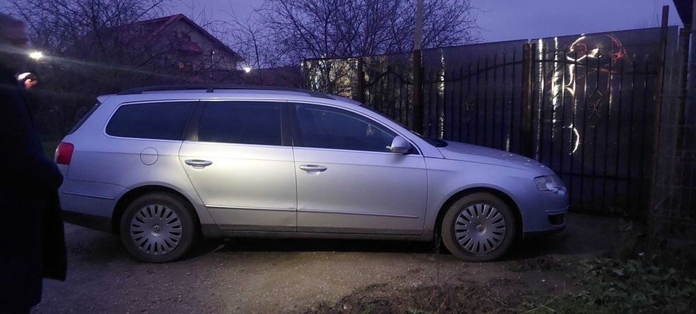 Vând passat b6 înmatriculat în Cehia itp și asigurare expirate