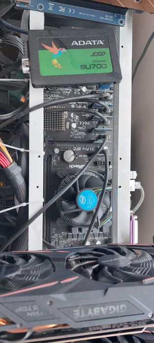 Продавам 2 бр. Mining Rigs с по 6 видео карти ATI RADEON RX480G1/8GB