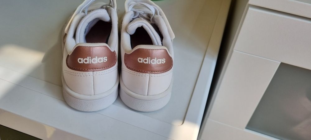 Маратонки адидас