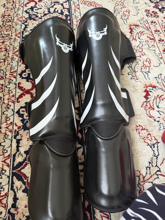 Продам боксерские перчатки, щитки, шлем