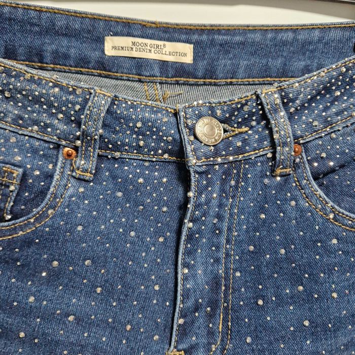 Дамски дънки М с камъчета нови
