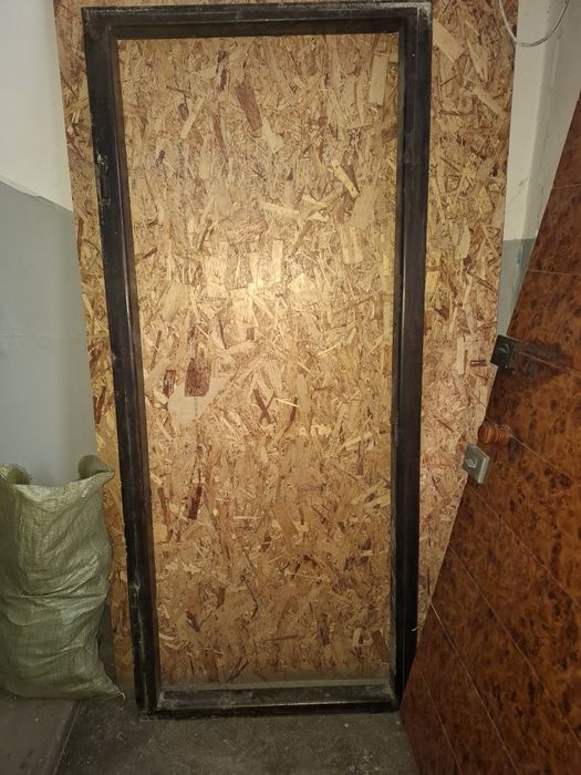 Дверь железная б/у.