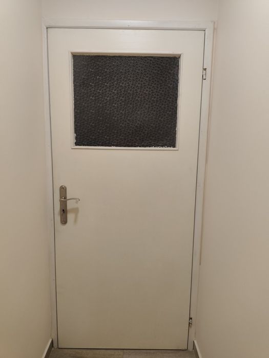 Продавам интериорни врати