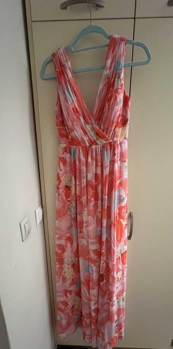 Елегантна дълга рокля в розов цвят