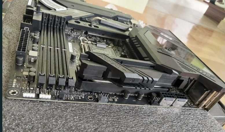 Asus ROG StriX Z790-H Gaming Wi-Fi DDR5