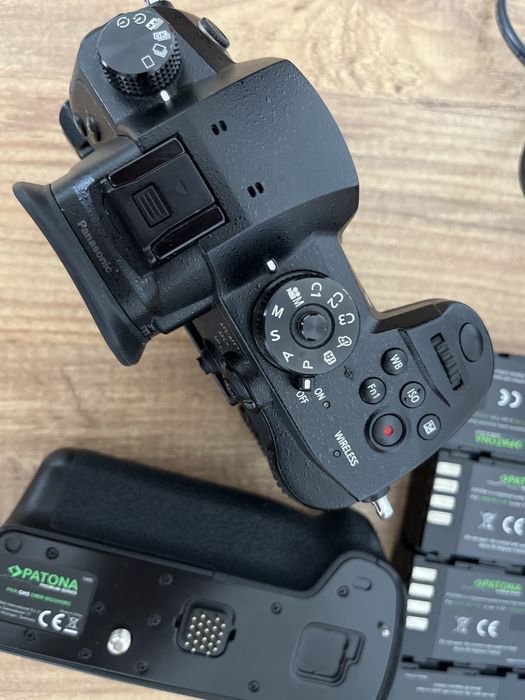 Panasonic GH5 body + grip + 7 baterii
