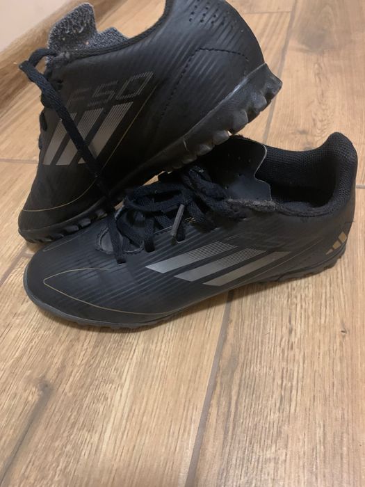 Продавам Футболни обувки