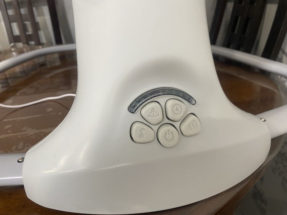 Детский шезлонг качающийся и музыкальный