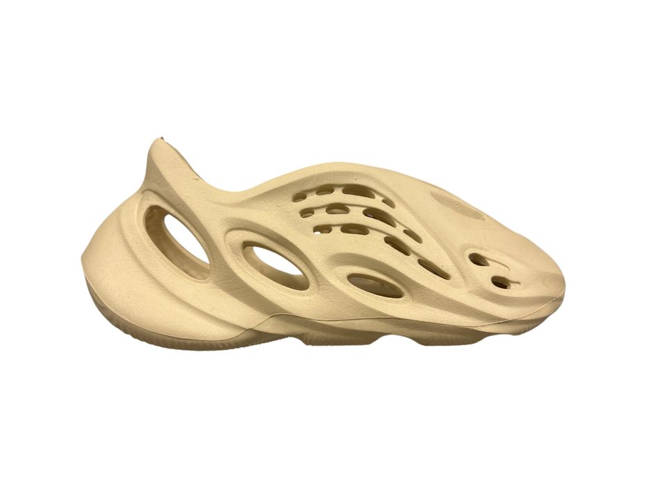 Крокс затворен с дупки тип Адидас