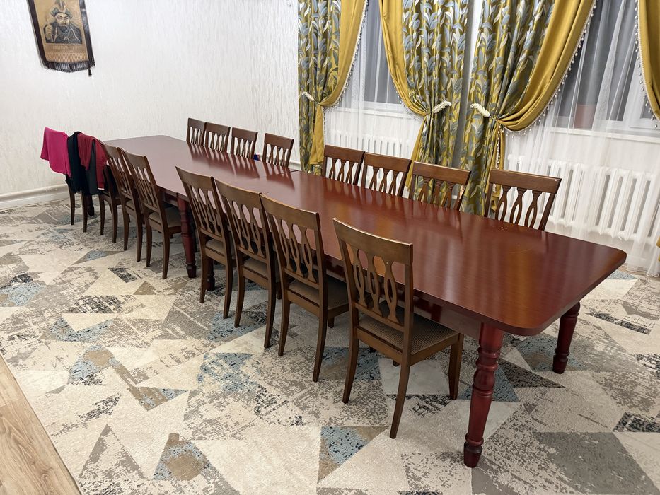 Стол со стульями