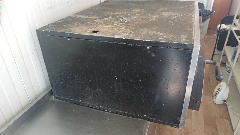 Продава се професионнална пещ за пици