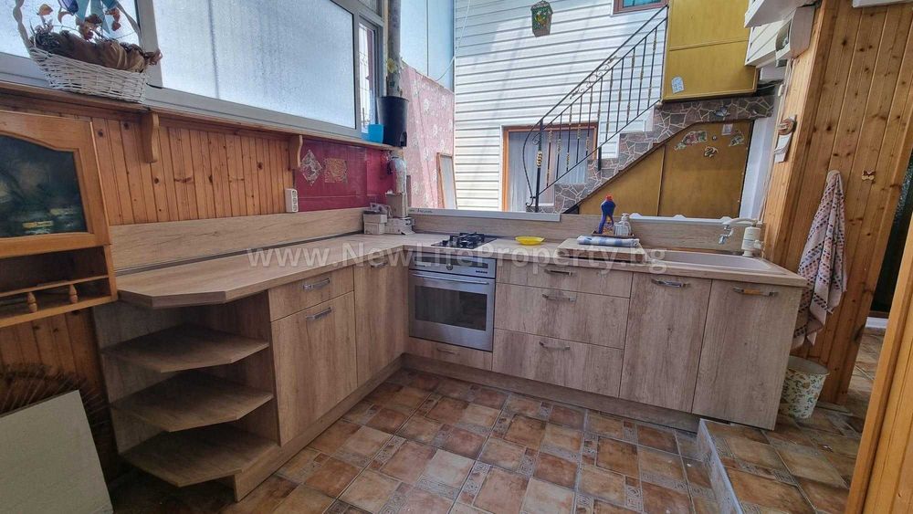 Продава се Многостаен апартамент в Бургас, Център - 100 кв.м за 1260 €/кв.м - Снимка #2