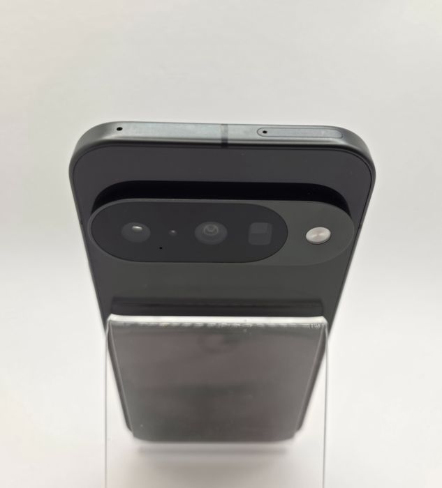 Google Pixel 10 / Obsidian / 256 GB / DeluxGSM