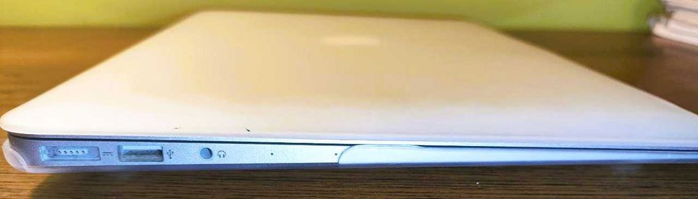 Apple MacBook Air 13" (A1466)