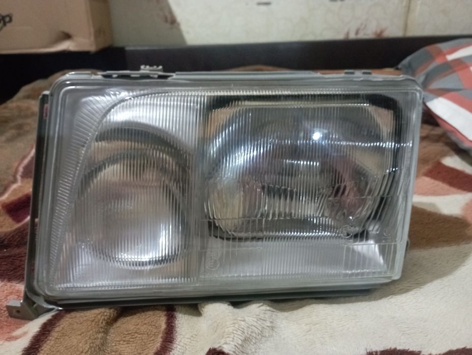 Фара на Мерседес 124 Е