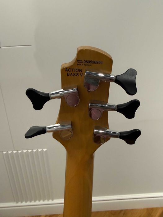 Бас гитара Cort Action V и усилитель Vox Pathfinder Bass 10