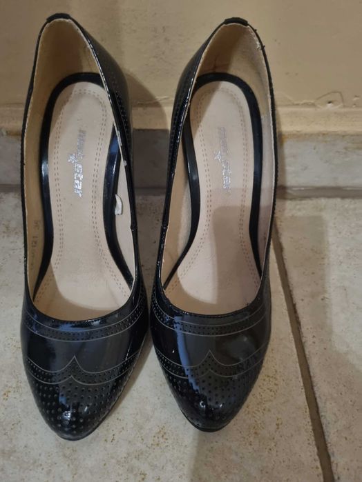 лачени обувки-официални