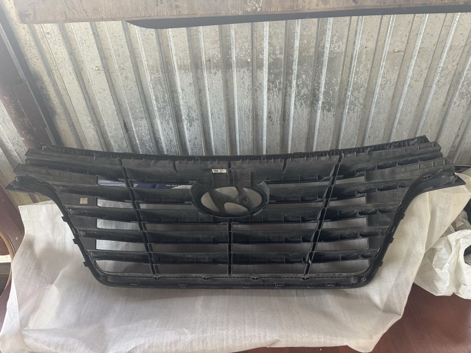 Решетка радиатора Grand starex оригинал.