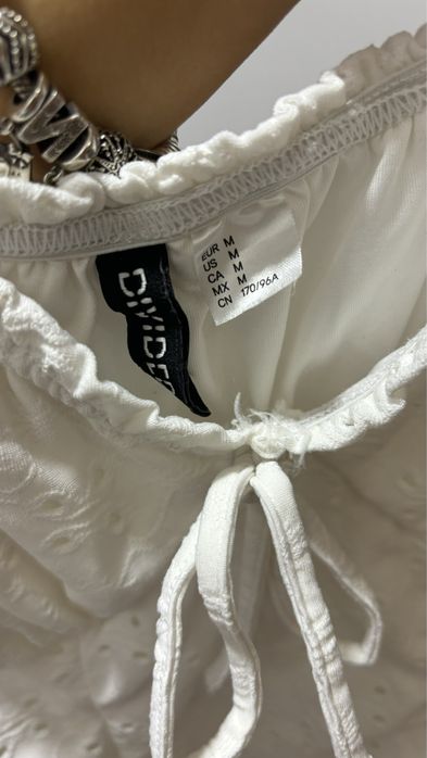 Бяла дантелена рокля по тялото- H&M