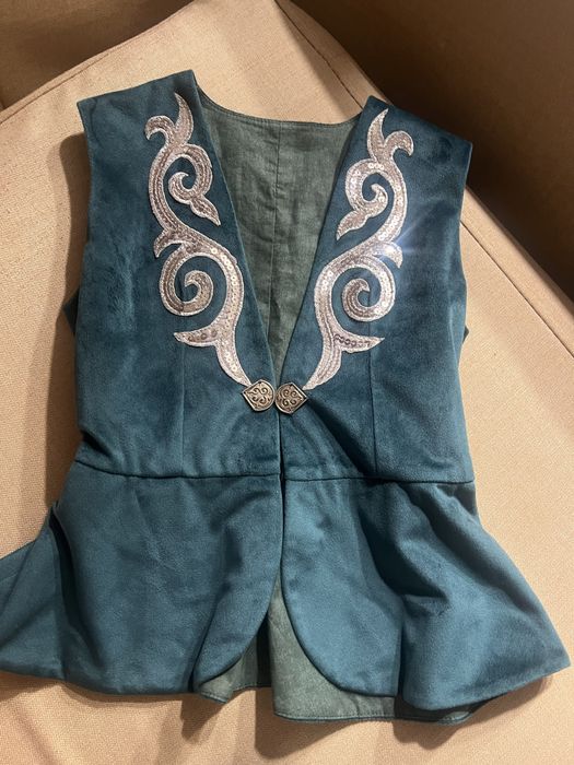 Жилетка для девочки 3-4 лет на прокат