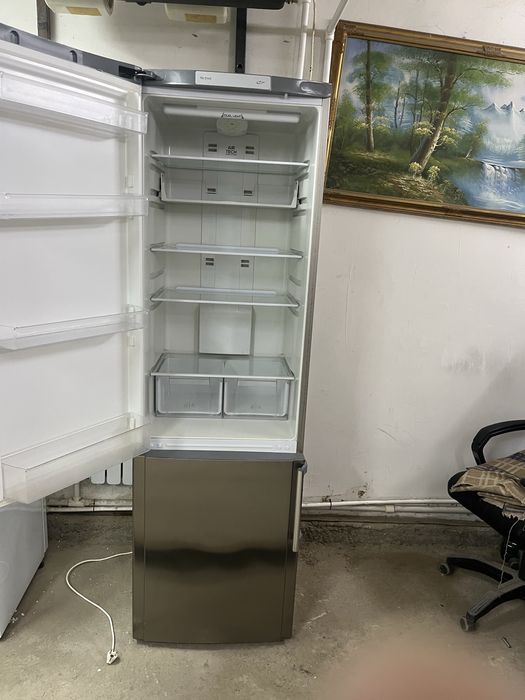 Холодильник аристон в рабочем состояние